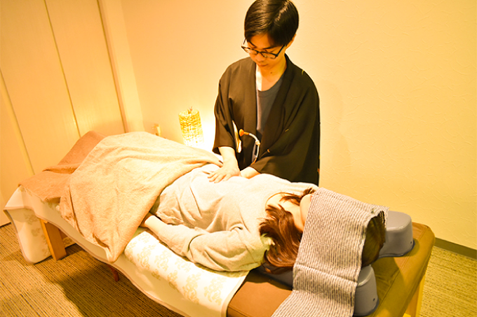 大阪・豊中の整体スクール『癒し整体院 くつろぎ』こもり式整体（専科）施術画像