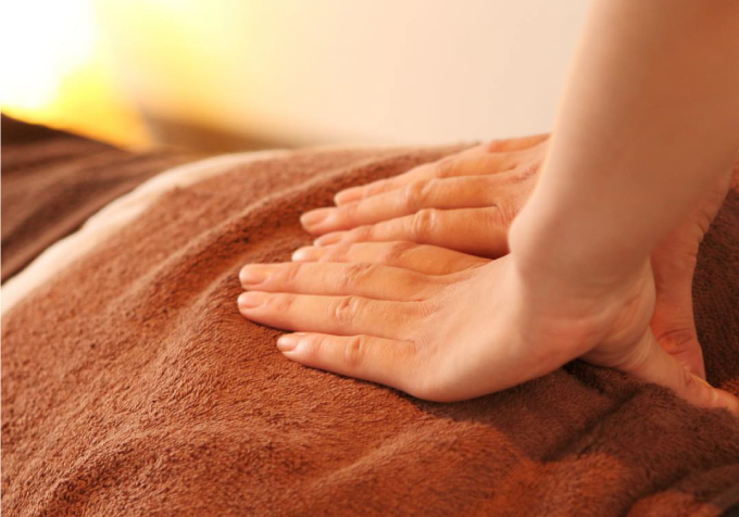 豊中・緑地公園の整体院『癒し整体院 くつろぎ』瞬間整体施術画像